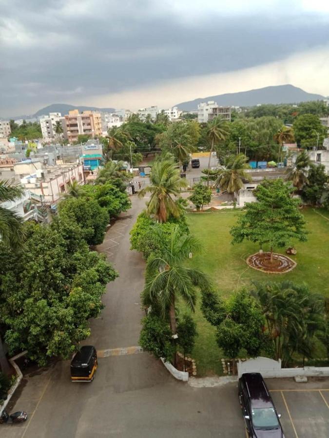 Hotel Vijaya Residency Anakāpalle Kültér fotó